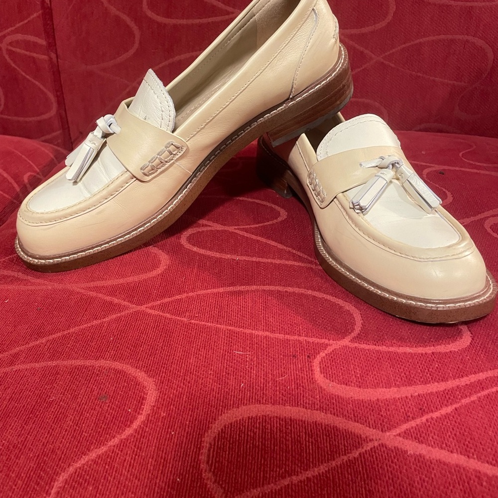 Sam Edelman Elegant Cream Loafers with Tassel Detail